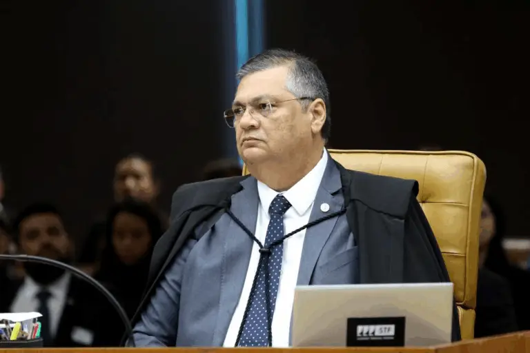 Flávio Dino aciona a Justiça contra ataques em redes sociais